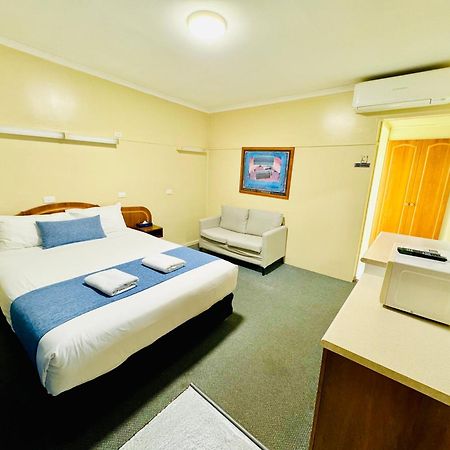 Ardeanal Motel West Wyalong Kültér fotó