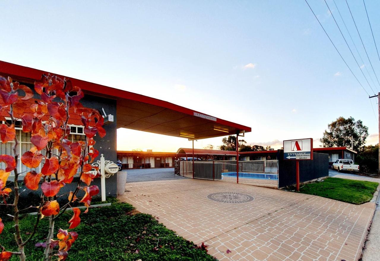 Ardeanal Motel West Wyalong Kültér fotó