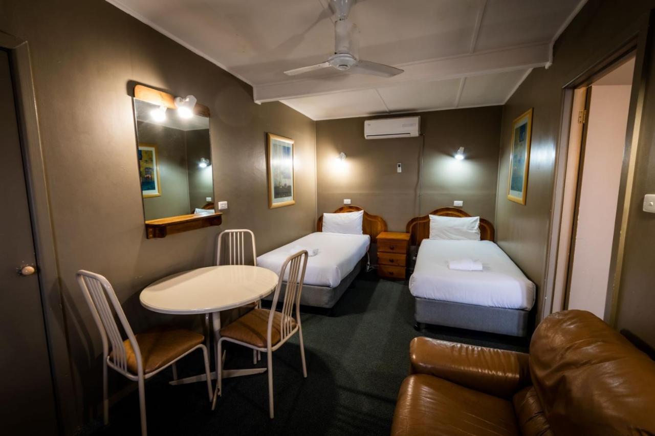Ardeanal Motel West Wyalong Kültér fotó
