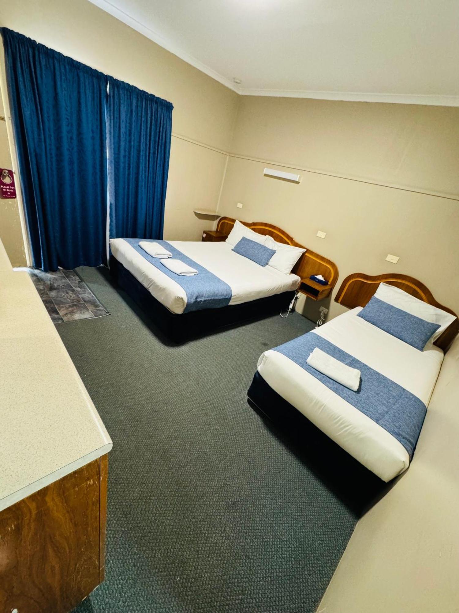 Ardeanal Motel West Wyalong Kültér fotó