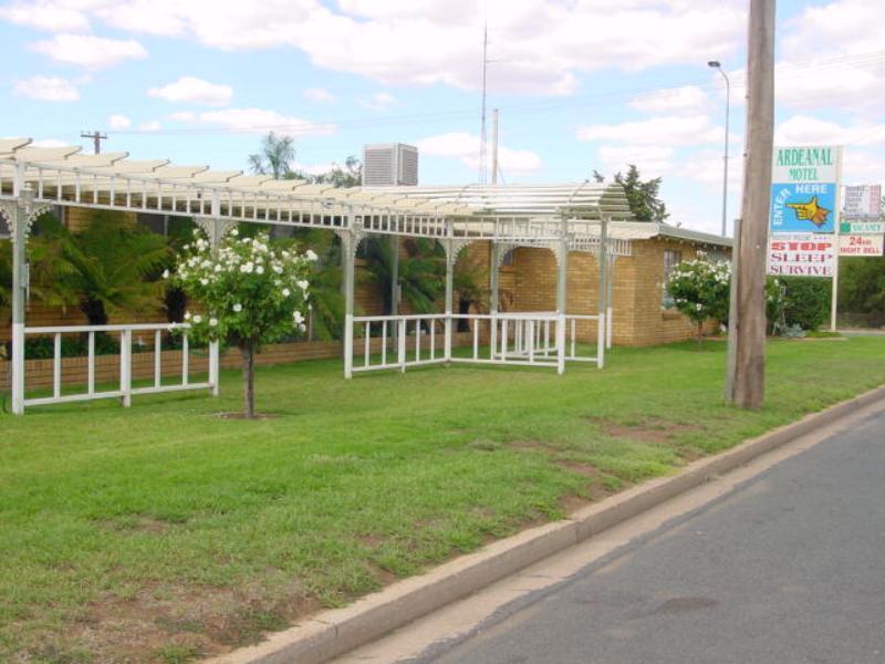 Ardeanal Motel West Wyalong Kültér fotó