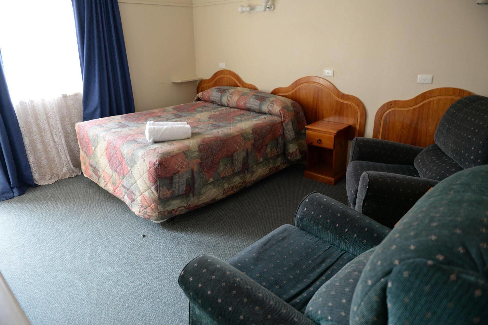 Ardeanal Motel West Wyalong Kültér fotó