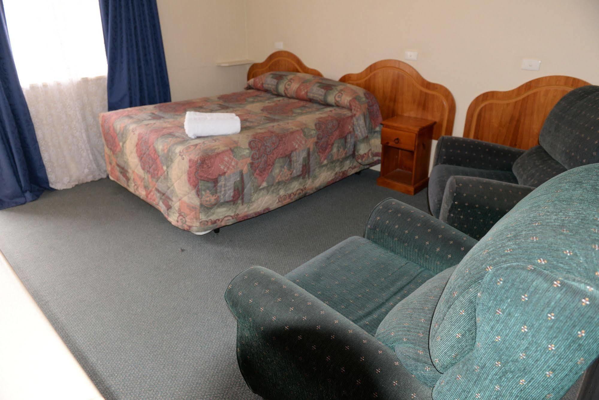 Ardeanal Motel West Wyalong Kültér fotó
